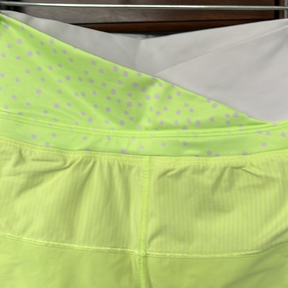 Lululemon Shorts Size 2 - Picture 2 of 12